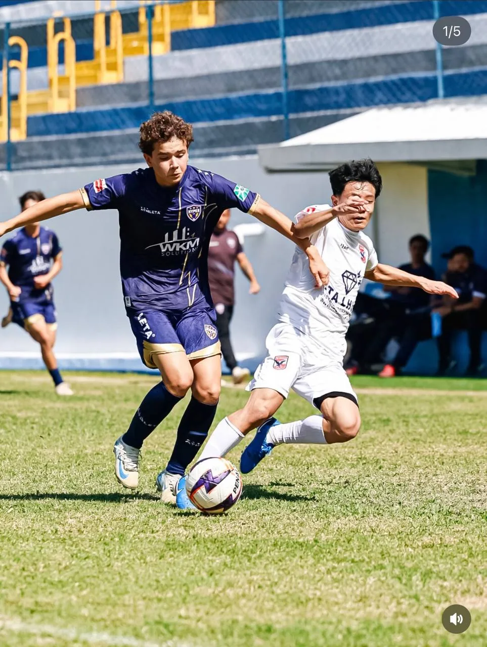 Sub-20 do Hyper em disputa de bola