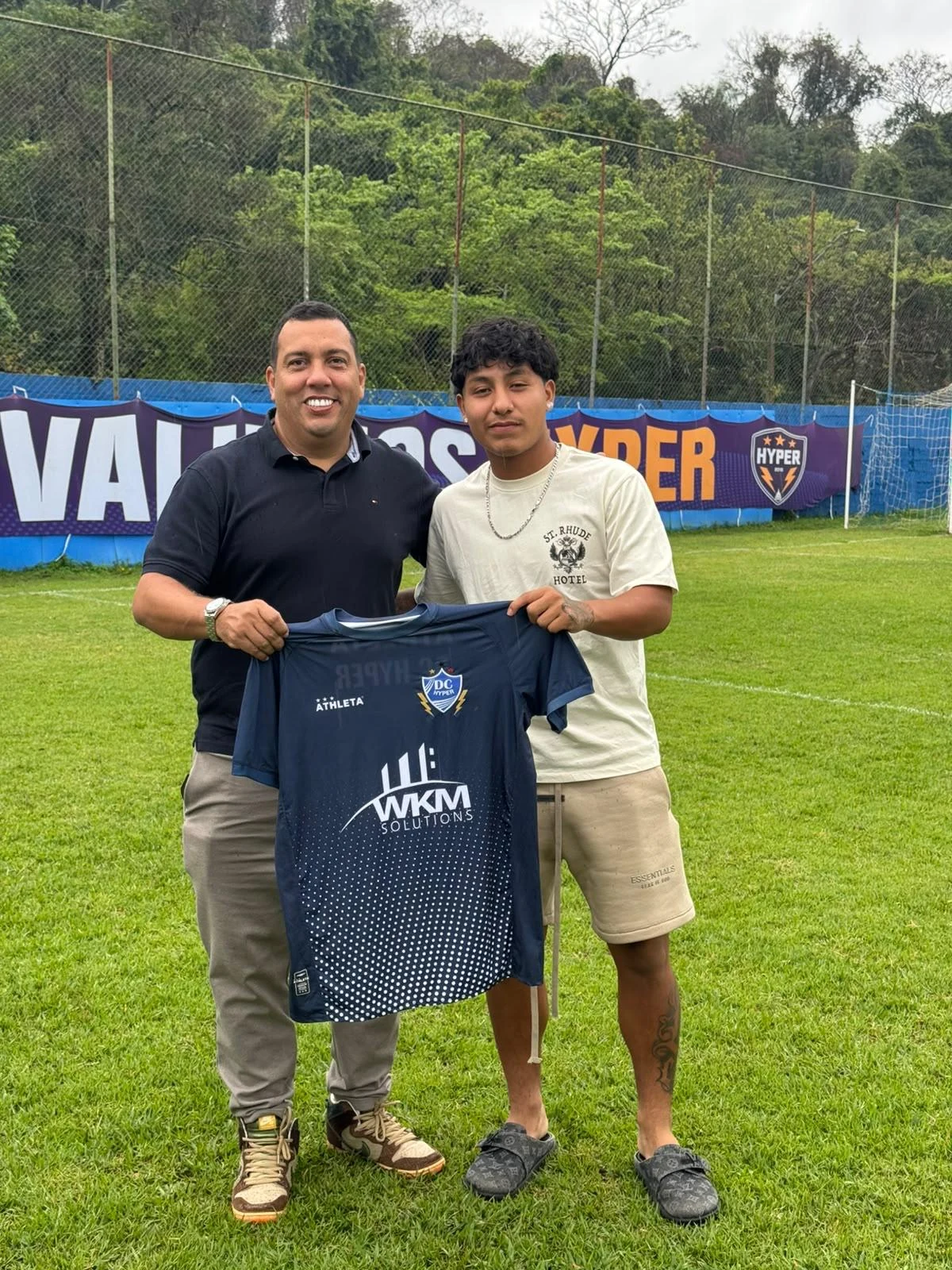 DE VOLTA ÀS ORIGENS: STIVEN VISITA O HYPER ANTES DE NOVO DESAFIO NO FLUMINENSE